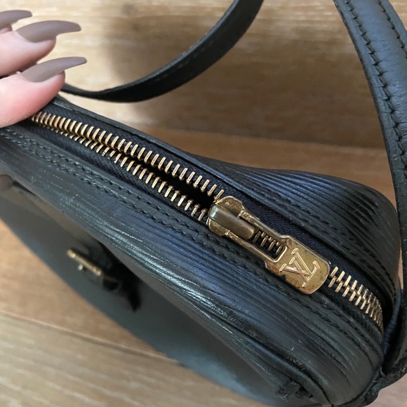 Authentic Louis Vuitton crossbody ❌SOLD❌ - Picture 13 of 16